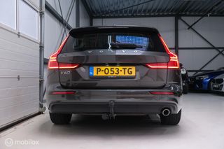 Volvo V60 2.0 D3 Momentum | stoel + stuur verwarming | trekhaak | leder | LED | Pine Grey | NL auto NAP | automaat | Dealer oh | VC | Navi