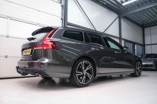 Volvo V60 2.0 D3 Momentum | stoel + stuur verwarming | trekhaak | leder | LED | Pine Grey | NL auto NAP | automaat | Dealer oh | VC | Navi