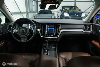 Volvo V60 2.0 D3 Momentum | stoel + stuur verwarming | trekhaak | leder | LED | Pine Grey | NL auto NAP | automaat | Dealer oh | VC | Navi