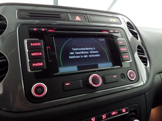 Volkswagen Tiguan 1.4 TSI Sport&Style "Origineel NL!" Trekhaak Leer 19"Velgen Stoelverwarming Bluetooth Navigatie Parkeersensoren