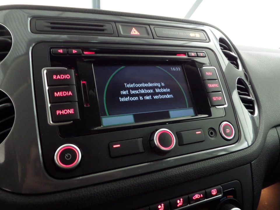 Volkswagen Tiguan 1.4 TSI Sport&Style "Origineel NL!" Trekhaak Leer 19"Velgen Stoelverwarming Bluetooth Navigatie Parkeersensoren