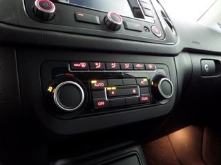 Volkswagen Tiguan 1.4 TSI Sport&Style "Origineel NL!" Trekhaak Leer 19"Velgen Stoelverwarming Bluetooth Navigatie Parkeersensoren