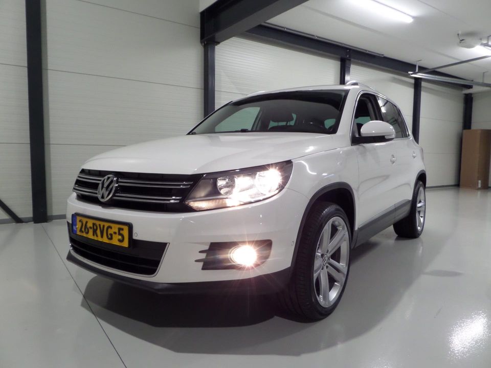 Volkswagen Tiguan 1.4 TSI Sport&Style "Origineel NL!" Trekhaak Leer 19"Velgen Stoelverwarming Bluetooth Navigatie Parkeersensoren