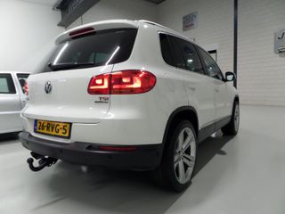 Volkswagen Tiguan 1.4 TSI Sport&Style "Origineel NL!" Trekhaak Leer 19"Velgen Stoelverwarming Bluetooth Navigatie Parkeersensoren