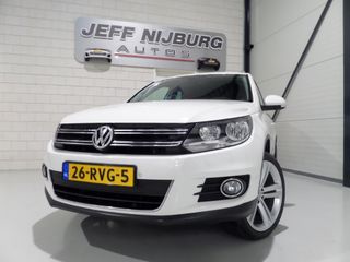 Volkswagen Tiguan 1.4 TSI Sport&Style "Origineel NL!" Trekhaak Leer 19"Velgen Stoelverwarming Bluetooth Navigatie Parkeersensoren