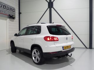 Volkswagen Tiguan 1.4 TSI Sport&Style "Origineel NL!" Trekhaak Leer 19"Velgen Stoelverwarming Bluetooth Navigatie Parkeersensoren