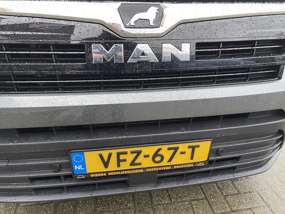 MAN TGE 35 2.0 Standaard Hoog L2H2 177pk automaat / vaste prijs rijklaar € 29.950 ex btw / lichtmetalen velgen / pdc rondom / airco / cruise / donker grijs metallic / trekhaak 3000 kg