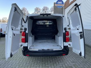 Opel Vivaro 2.0 CDTI 150pk L3H1 / DC 5 persoons / BPM vrij / vaste prijs rijklaar € 19.950 ex btw / lease vanaf € 366 / airco / cruise / stoelverwarming / pdc voor en achter !