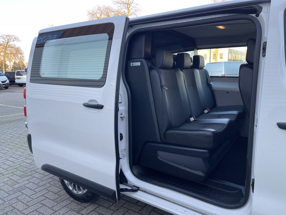 Opel Vivaro 2.0 CDTI 150pk L3H1 / DC 5 persoons / BPM vrij / vaste prijs rijklaar € 19.950 ex btw / lease vanaf € 366 / airco / cruise / stoelverwarming / pdc voor en achter !