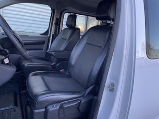 Opel Vivaro 2.0 CDTI 150pk L3H1 / DC 5 persoons / BPM vrij / vaste prijs rijklaar € 19.950 ex btw / lease vanaf € 366 / airco / cruise / stoelverwarming / pdc voor en achter !