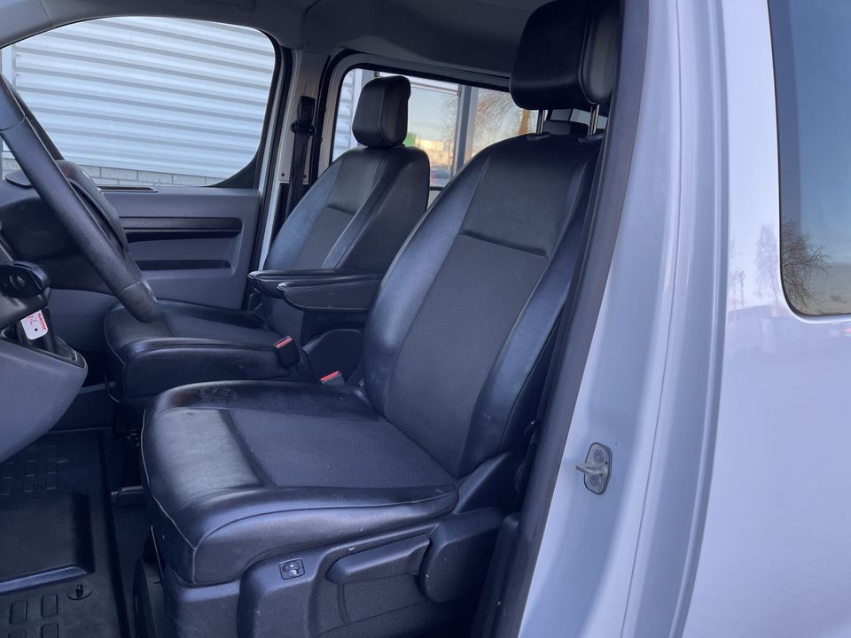 Opel Vivaro 2.0 CDTI 150pk L3H1 / DC 5 persoons / BPM vrij / vaste prijs rijklaar € 19.950 ex btw / lease vanaf € 366 / airco / cruise / stoelverwarming / pdc voor en achter !