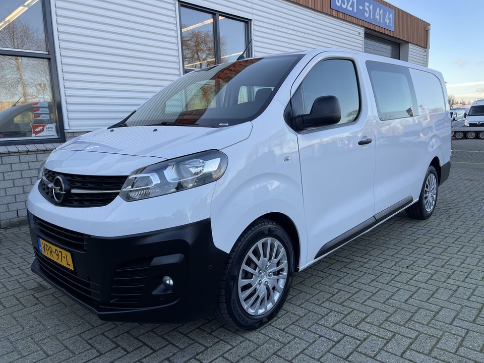 Opel Vivaro 2.0 CDTI 150pk L3H1 / DC 5 persoons / BPM vrij / vaste prijs rijklaar € 19.950 ex btw / lease vanaf € 366 / airco / cruise / stoelverwarming / pdc voor en achter !