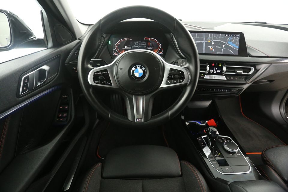 BMW 1-serie 118i Executive Edition 141PK Automaat Clima Carplay Cruise Sfeerverl. Virtual PDC Navi LED 17"LMV