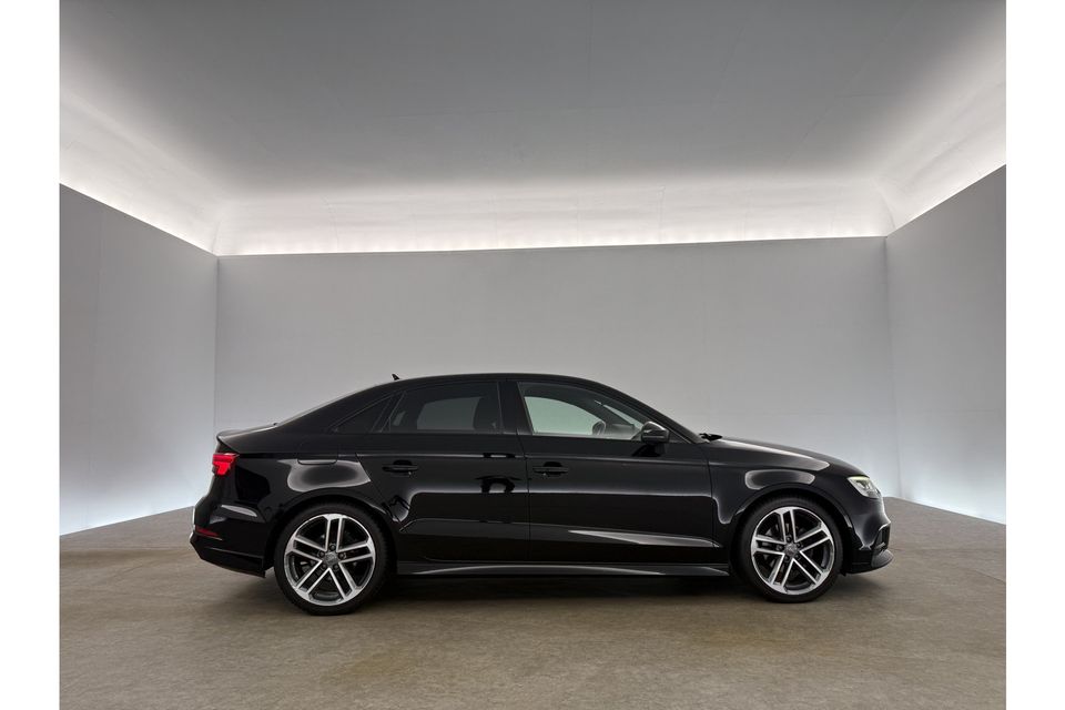 Audi A3 Limousine 30 TDI S-Line Automaat Virtual Carplay LED Navi Clima Cruise Stoelverwarming 18''LMV PDC