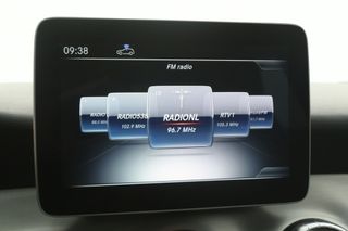 Mercedes-Benz CLA-Klasse 180 Business Solution AMG Automaat Airco Cruise Camera LED Navi PDC Stoelverwarming 18"LMV