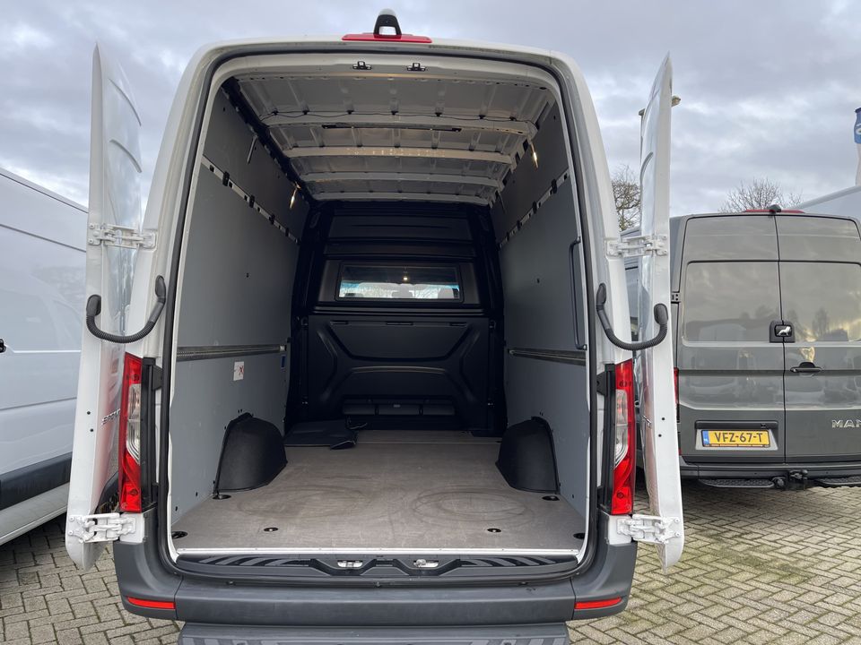 Mercedes-Benz Sprinter 317 1.9 CDI 170pk L3H2 RWD / luxe DC 5 persoons / rijklaar € 44.950 ex btw / trekhaak / climate control / achteruit rijcamera / 18 inch velgen met 4 seizoenen banden !