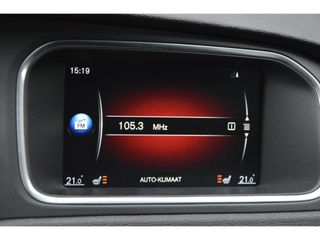 Volvo V40 D3 Automaat Momentum | Adaptive Cruise | Trekhaak | Standkachel | BLIS | Stoelverwarming | Lane assist |