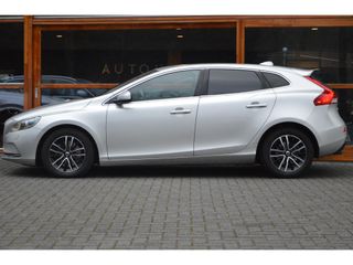 Volvo V40 D3 Automaat Momentum | Adaptive Cruise | Trekhaak | Standkachel | BLIS | Stoelverwarming | Lane assist |