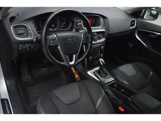 Volvo V40 D3 Automaat Momentum | Adaptive Cruise | Trekhaak | Standkachel | BLIS | Stoelverwarming | Lane assist |