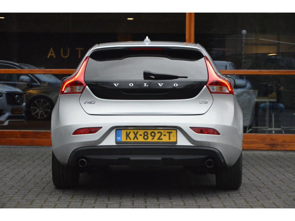 Volvo V40 D3 Automaat Momentum | Adaptive Cruise | Trekhaak | Standkachel | BLIS | Stoelverwarming | Lane assist |