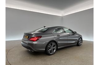 Mercedes-Benz CLA-Klasse 180 Business Solution AMG Automaat Camera LED Navi Airco Cruise Stoelverwarming Kuipstoelen 18"LMV