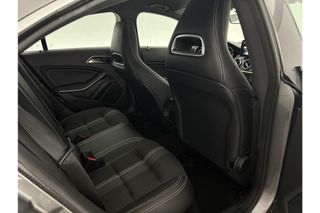 Mercedes-Benz CLA-Klasse 180 Business Solution AMG Automaat Camera LED Navi Airco Cruise Stoelverwarming Kuipstoelen 18"LMV