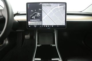 Tesla Model 3 Long Range AWD 75 kWh 351PK Automaat Autopilot Pano Clima Camera Cruise LED Navi PDC Stoelverwarming Leder 19''LMV