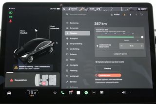 Tesla Model 3 Long Range AWD 75 kWh 351PK Automaat Autopilot Pano Clima Camera Cruise LED Navi PDC Stoelverwarming Leder 19''LMV