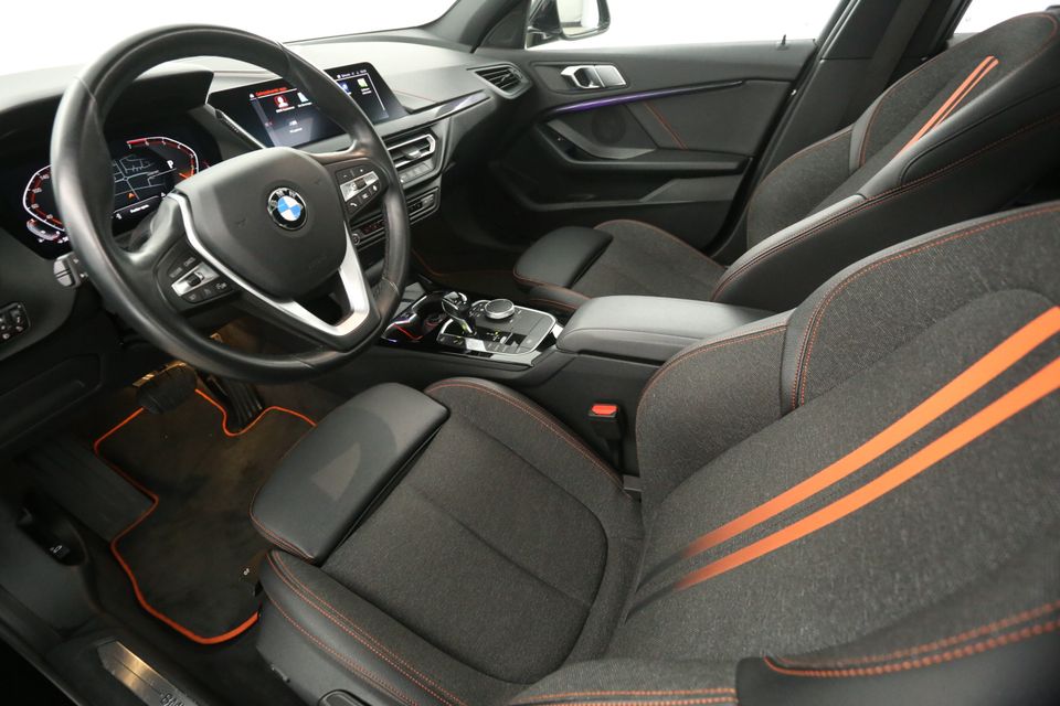 BMW 1-serie 118i Executive Edition 140PK Automaat Pano Sfeerverl. Clima Cruise LED Navi Virtual PDC 17''LMV