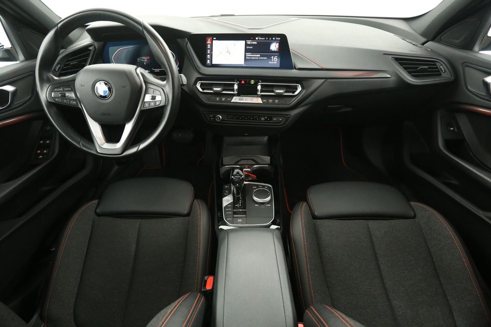 BMW 1-serie 118i Executive Edition 140PK Automaat Pano Sfeerverl. Clima Cruise LED Navi Virtual PDC 17''LMV