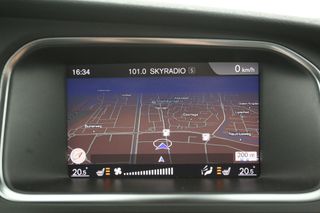 Volvo V40 1.5 T3 Polar+ R-Design 153PK Automaat Clima Camera Cruise Harman/Kardon LED Pano-View Navi PDC Stoelverwarming Trekhaak