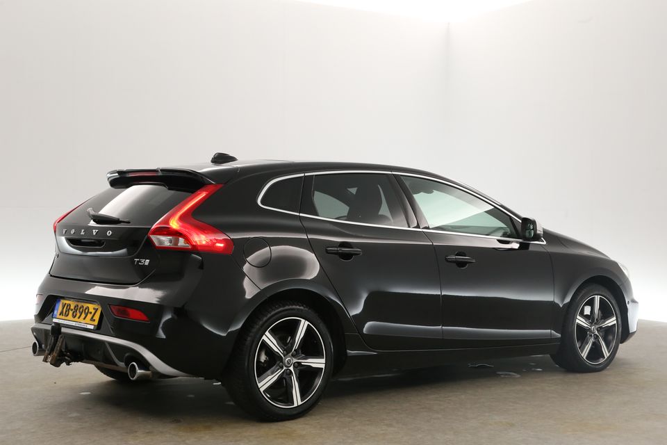 Volvo V40 1.5 T3 Polar+ R-Design 153PK Automaat Clima Camera Cruise Harman/Kardon LED Pano-View Navi PDC Stoelverwarming Trekhaak