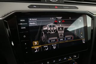 Volkswagen Arteon 2.0 TSI R-line 191PK DSG Automaat Pano LED Clima Camera Carplay Virtual Massagestoel Navi PDC Stoelverwarming Trekhaak