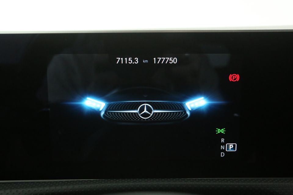 Mercedes-Benz CLA-Klasse 180 AMG Automaat LED Clima Camera Cruise Virtual Navi Trekhaak PDC 18"LMV