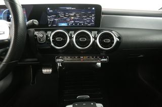 Mercedes-Benz CLA-Klasse 180 AMG Automaat LED Clima Camera Cruise Virtual Navi Trekhaak PDC 18"LMV