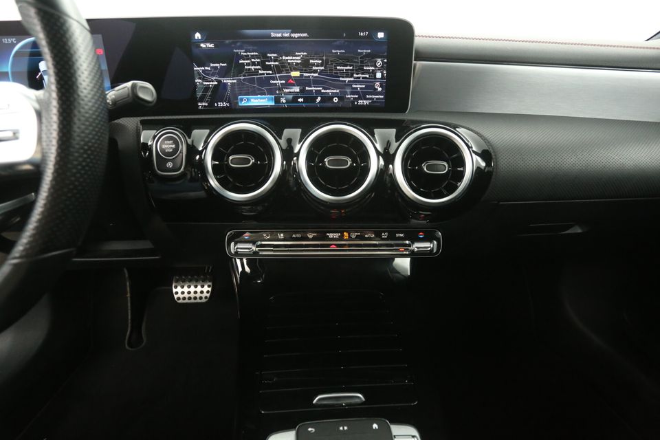 Mercedes-Benz CLA-Klasse 180 AMG Automaat LED Clima Camera Cruise Virtual Navi Trekhaak PDC 18"LMV