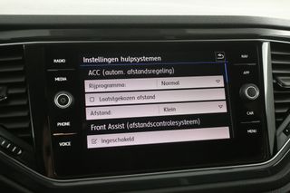 Volkswagen T-Roc 1.5 TSI Sport 150PK DSG Automaat Camera LED Carplay Virtual Clima Cruise Trekhaak Navi PDC 18''LMV