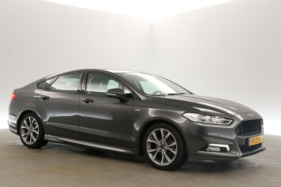 Ford Mondeo 1.5 ST Line 161PK Clima Cruise LED Parkeersensoren Navi Sfeer 18"LMV Trekhaak