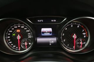 Mercedes-Benz A-Klasse 180 AMG Automaat Pano Airco Camera Cruise Carplay PDC Navi Sfeerverl. LED 18"LMV