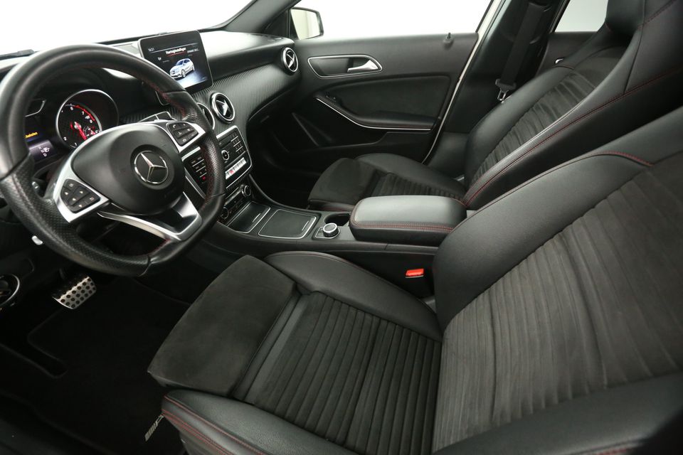 Mercedes-Benz A-Klasse 180 AMG Automaat Pano Airco Camera Cruise Carplay PDC Navi Sfeerverl. LED 18"LMV