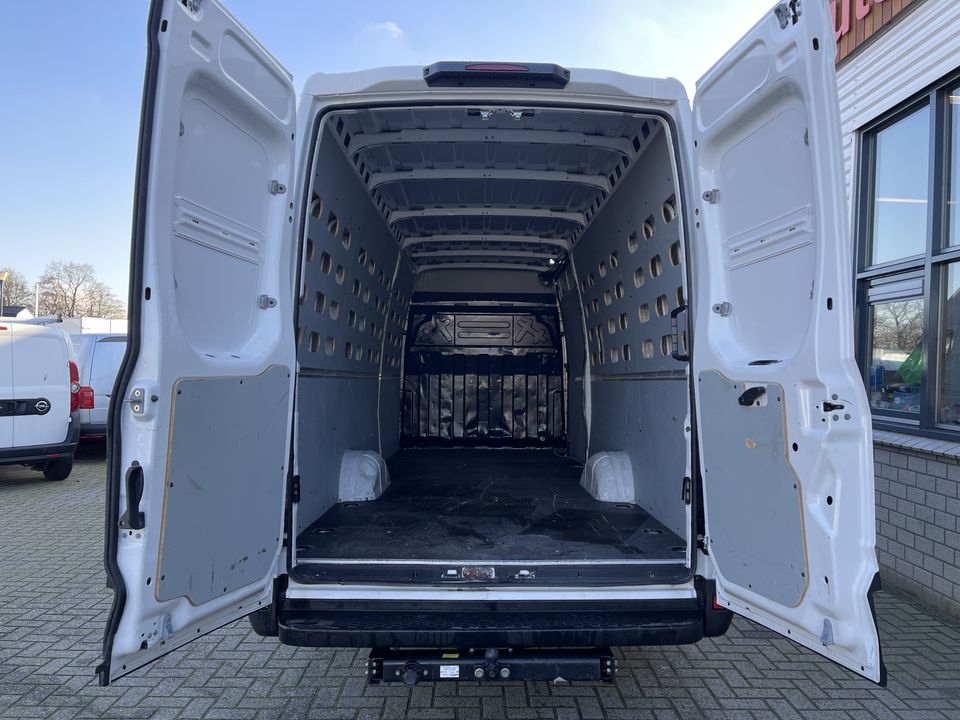 Iveco Daily 35S14V 2.3 410 L4H2 automaat / vaste prijs rijklaar € 23.950 ex btw / lease vanaf € 428 / cruise en climate control / trekhaak 3500 kg / euro 6 diesel / bpm vrij / laadruimte 475 cm lang