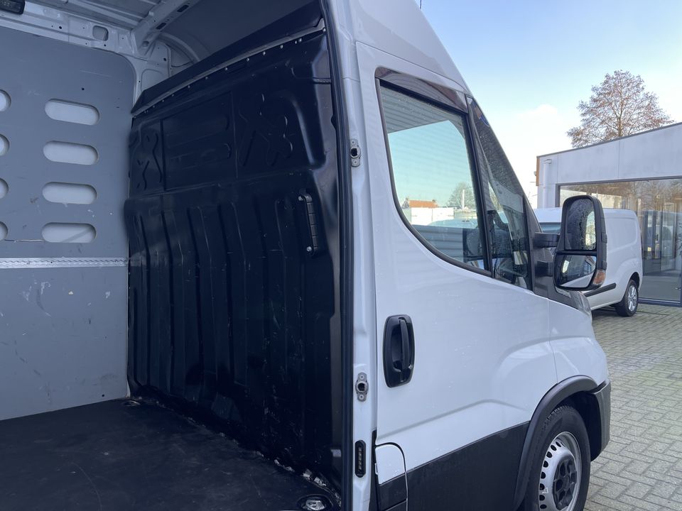 Iveco Daily 35S14V 2.3 410 L4H2 automaat / vaste prijs rijklaar € 23.950 ex btw / lease vanaf € 428 / cruise en climate control / trekhaak 3500 kg / euro 6 diesel / bpm vrij / laadruimte 475 cm lang