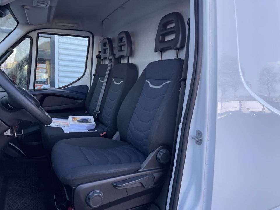 Iveco Daily 35S14V 2.3 410 L4H2 automaat / vaste prijs rijklaar € 23.950 ex btw / lease vanaf € 428 / cruise en climate control / trekhaak 3500 kg / euro 6 diesel / bpm vrij / laadruimte 475 cm lang