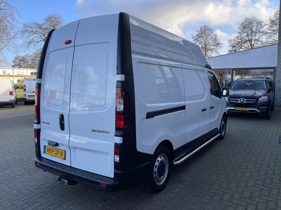 Renault Trafic 2.0 dCi 170pk T29 L2H2 Comfort / vaste prijs rijklaar € 19.950 ex btw / lease vanaf € 366 / airco / cruise / navigatie / pdc achter / trekhaak / euro 6 diesel / geschikt voor camper ombouw !