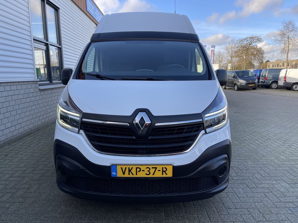 Renault Trafic 2.0 dCi 170pk T29 L2H2 Comfort / vaste prijs rijklaar € 19.950 ex btw / lease vanaf € 366 / airco / cruise / navigatie / pdc achter / trekhaak / euro 6 diesel / geschikt voor camper ombouw !