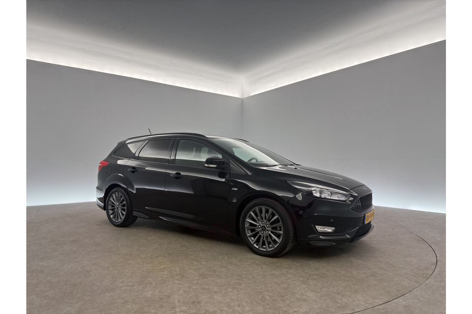 Ford Focus 1.5 ST-Line 150PK Clima Carplay Cruise Navi Parkeersensoren 17''LMV