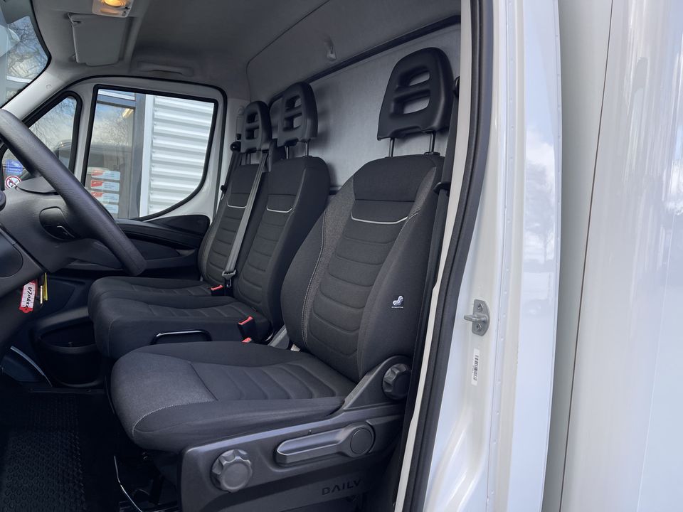 Iveco Daily 35C16 2.3 410 160pk bakwagen dubbellucht met Palfinger laadklep / handgeschakeld / euro 6 / lease vanaf € 500 / airco / netto laadvermogen 880kg / L 430 cm x H 207 cm x H 210 cm