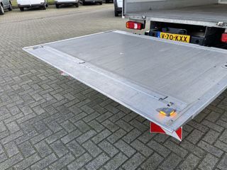 Iveco Daily 35C16 2.3 410 160pk bakwagen dubbellucht met Palfinger laadklep / handgeschakeld / euro 6 / lease vanaf € 500 / airco / netto laadvermogen 880kg / L 430 cm x H 207 cm x H 210 cm