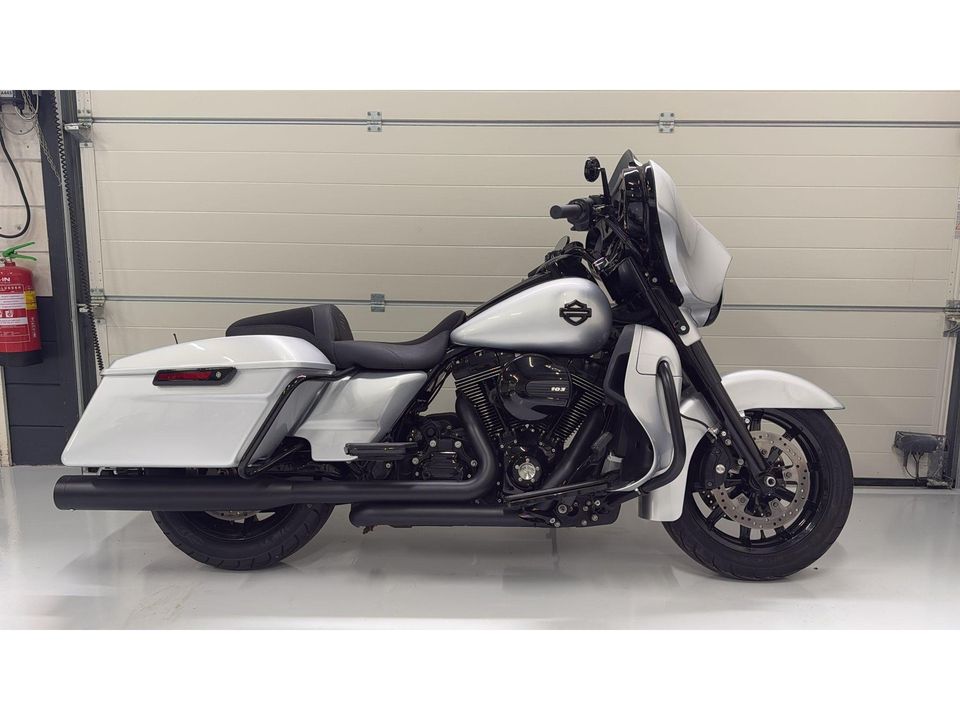 Harley Davidson 103 FLHX Streetglide Street Glide Black Out