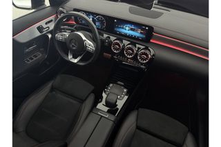 Mercedes-Benz CLA-Klasse 180 Business Solution AMG Pano Sfeerver. Camera Carplay LED Clima Cruise Navi PDC Memory-Seats Kuipstoelen Virtual 18''LMV